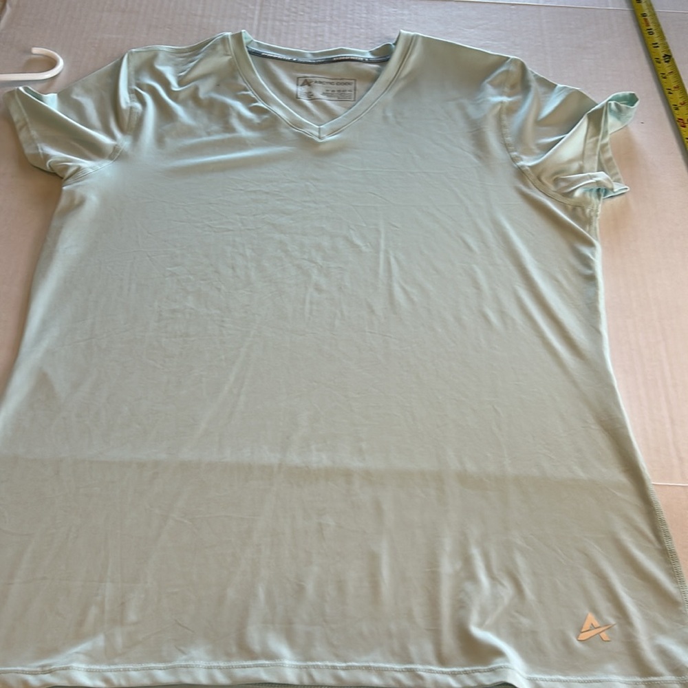 Artic Cool Hydrofreeze X Technology V-Neck Short Sleeve Lt Green T-Shirt. Size L - Picture 4 of 8